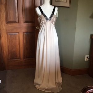 BCBG Maxazria dress in size 12 in ivory